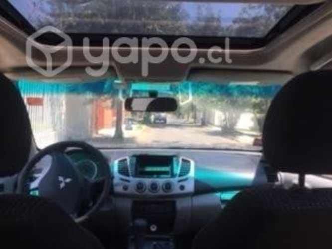 Mitsubishi l200 dakar 2010