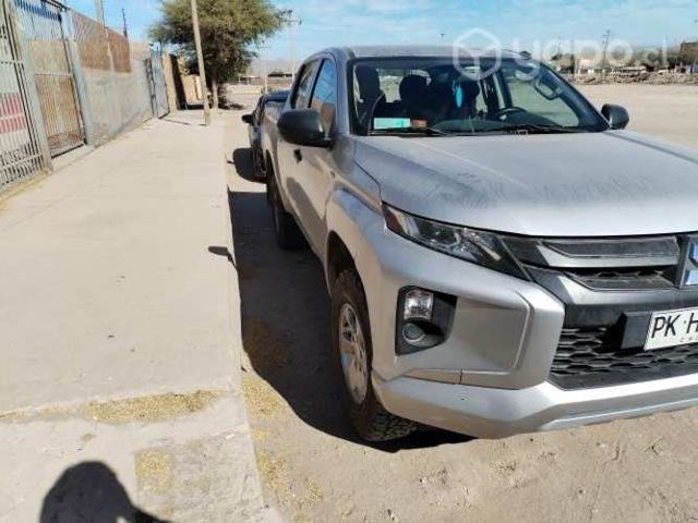 Se vende camioneta Mitsubishi L200 año 2021