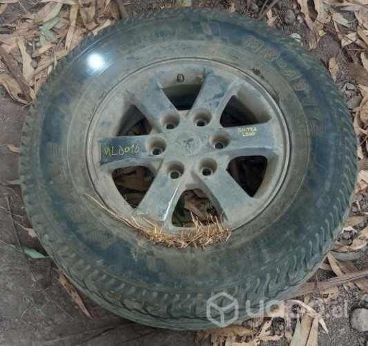 Llanta Aluminio Detalle Con Neumático 255 70 R16