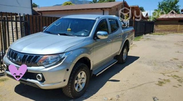 Camioneta mitsubichi katana L200 año 2018