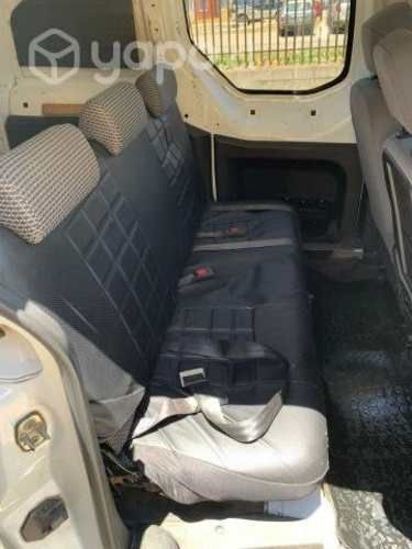 Se vende PEUGEOT PARTNER 2014. Precio Convesable