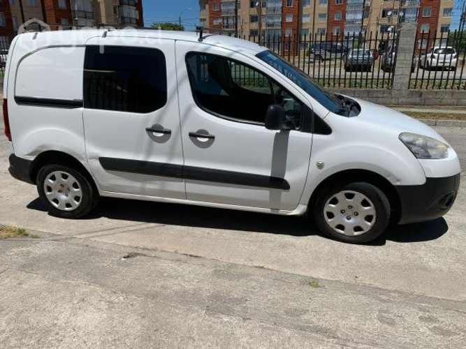 Se vende PEUGEOT PARTNER 2014. Precio Convesable