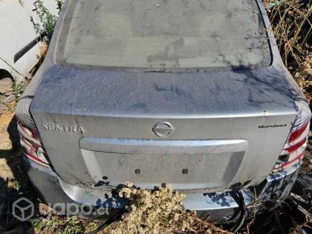Maleta nissan sentra 2010
