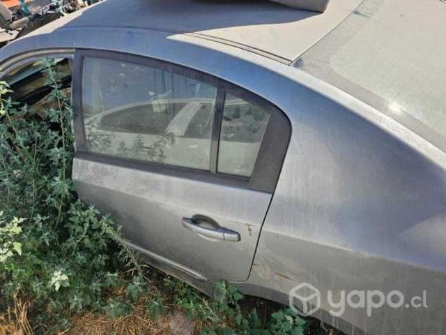 Puerta nissan sentra 2010