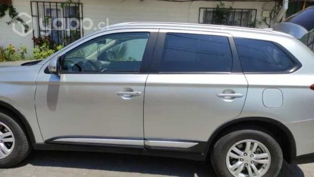Se vende Mitsubishi Outlander