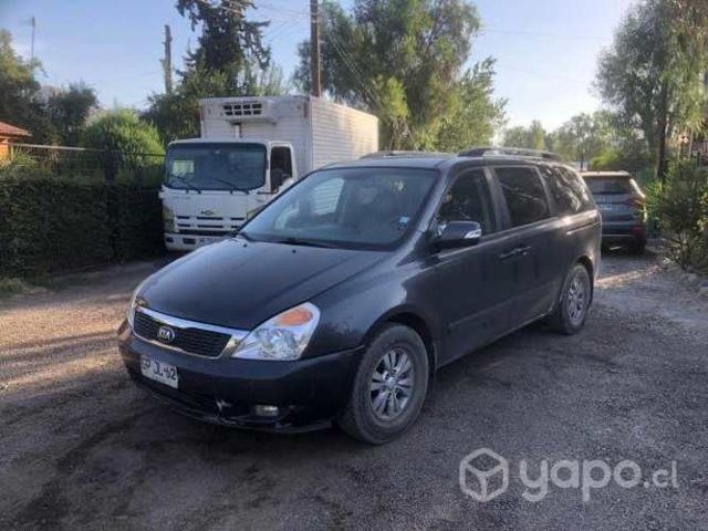 Kia motors grand carnival 2014