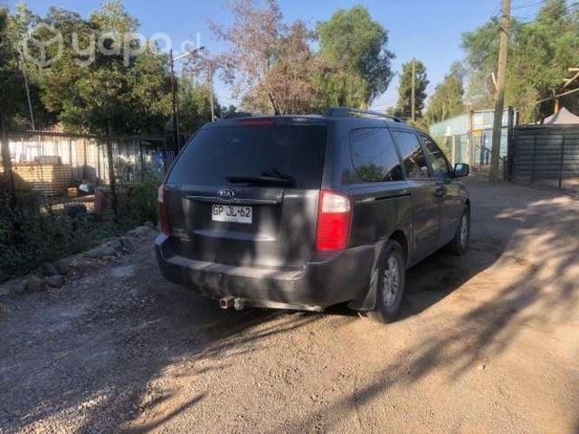 Kia motors grand carnival 2014