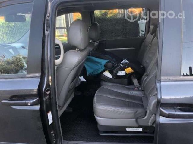 Kia motors grand carnival 2014