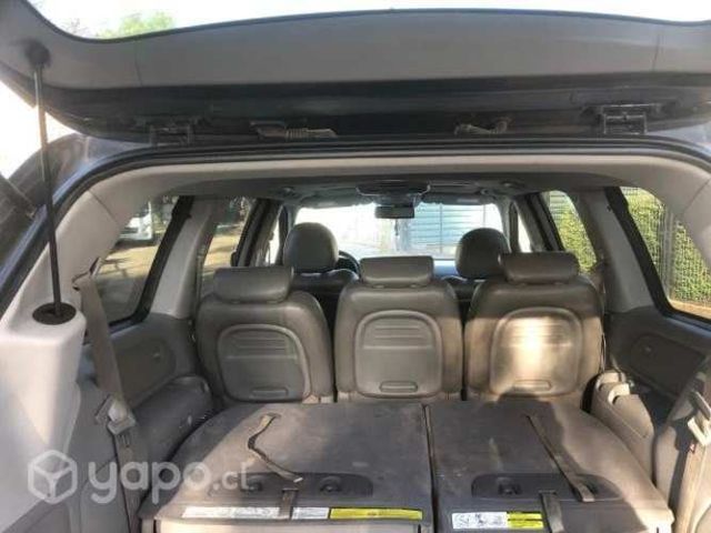 Kia motors grand carnival 2014