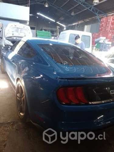 Ford Mustang carrera año 2021