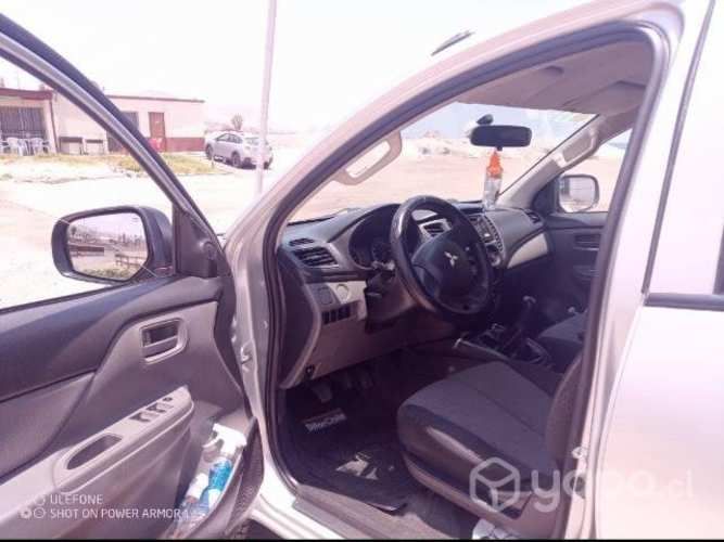 Camioneta Hilux L200