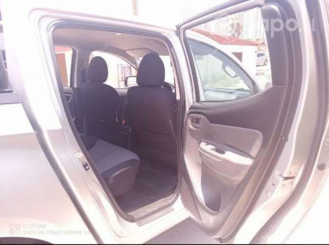 Camioneta Hilux L200