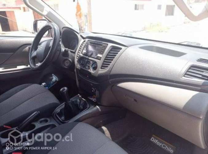 Camioneta Hilux L200