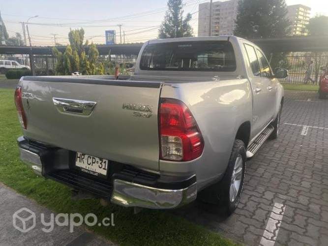 Hilux Srv 2.8 aut 4x4 2016