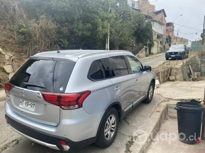 Mitsubishi outlander 2016