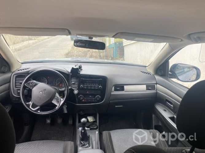 Mitsubishi outlander 2016