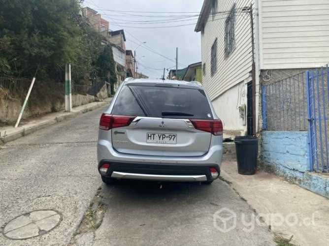 Mitsubishi outlander 2016