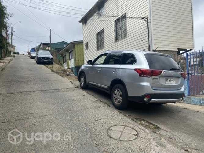 Mitsubishi outlander 2016