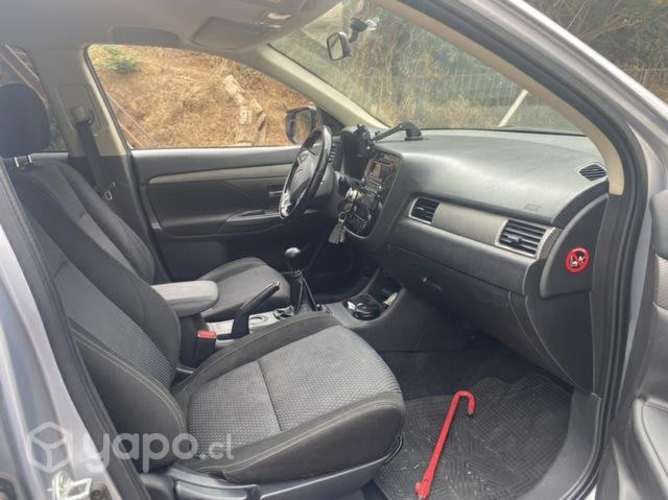 Mitsubishi outlander 2016