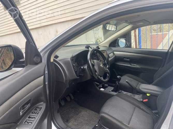 Mitsubishi outlander 2016