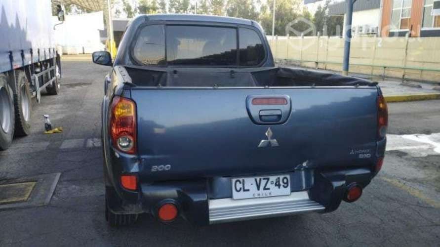 Mitsubishi l200 2011