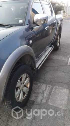 Mitsubishi l200 2011