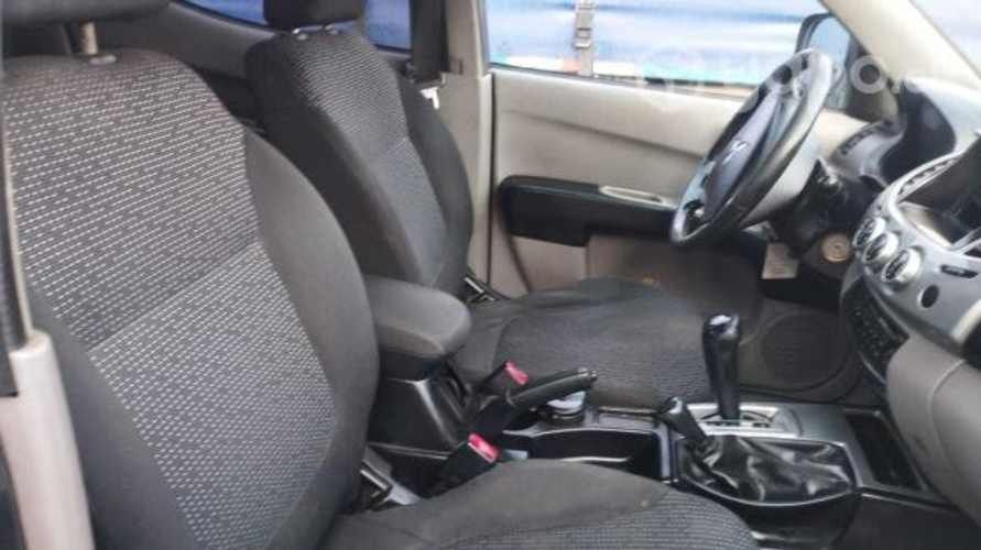 Mitsubishi l200 2011