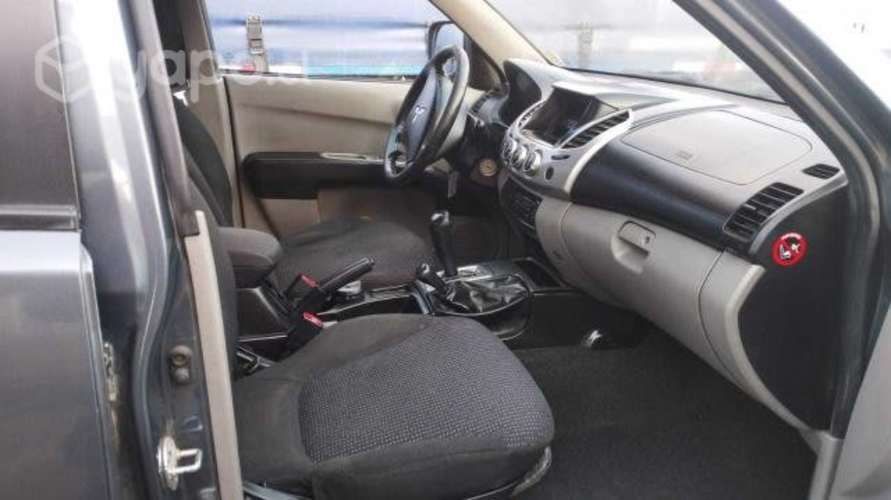 Mitsubishi l200 2011