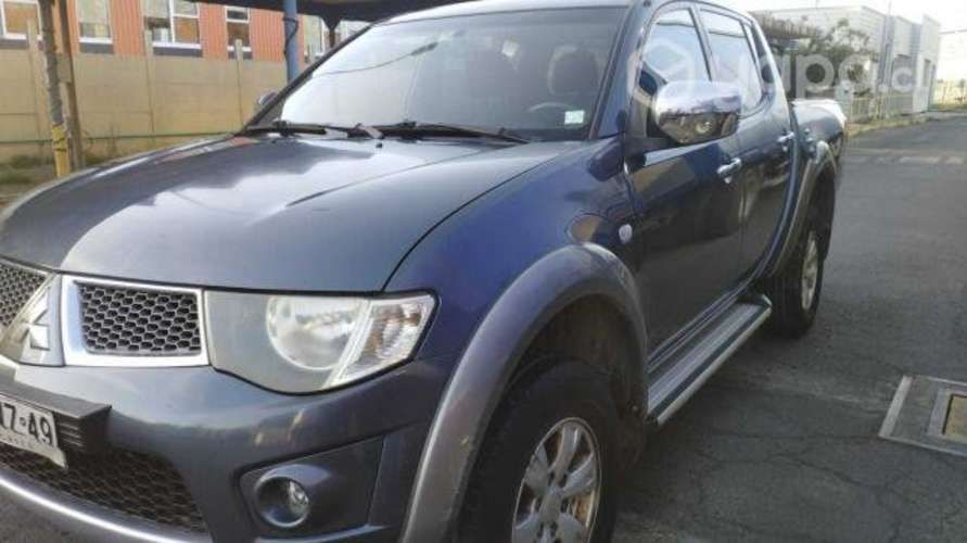 Mitsubishi l200 2011