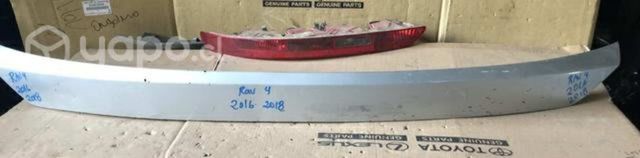 Moldura portalon Toyota rav4 2016