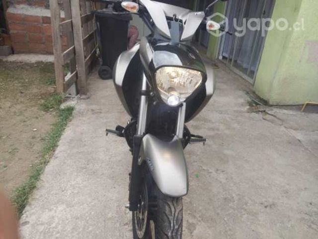 Moto Suzuki intruder 2022