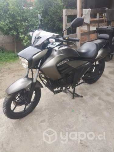 Moto Suzuki intruder 2022