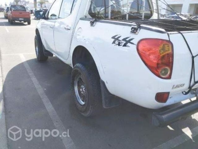 Mitsubishi l200 2012