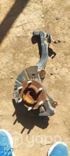 Muñón con maza mazda bt50