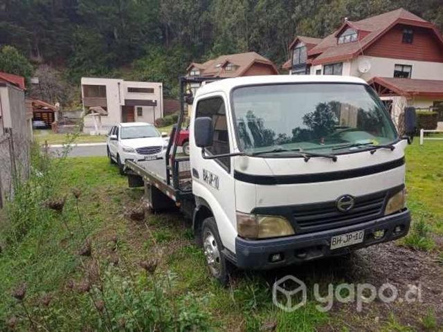 Camión grua Hino 300 año 2008