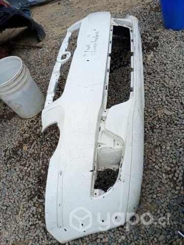 Parachoque Ram 700 Fiat Strada ORIGINAL impecable