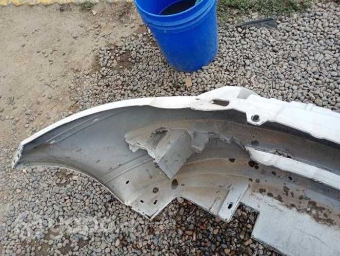 Parachoque Ram 700 Fiat Strada ORIGINAL impecable