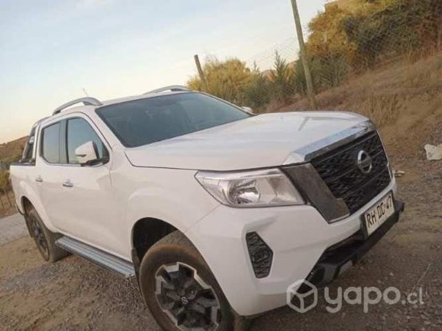 Vendo camioneta full nissan 2022 unico dueño