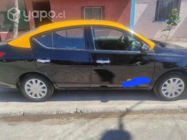 Taxi basico con sus derechos Nissan versa 2018