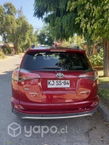 Se vende camioneta RAV4, año 2018