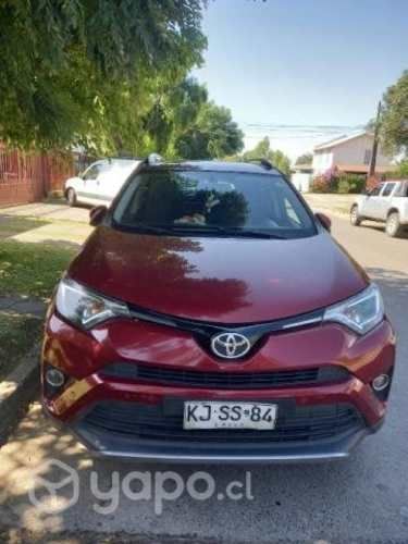 Se vende camioneta RAV4, año 2018