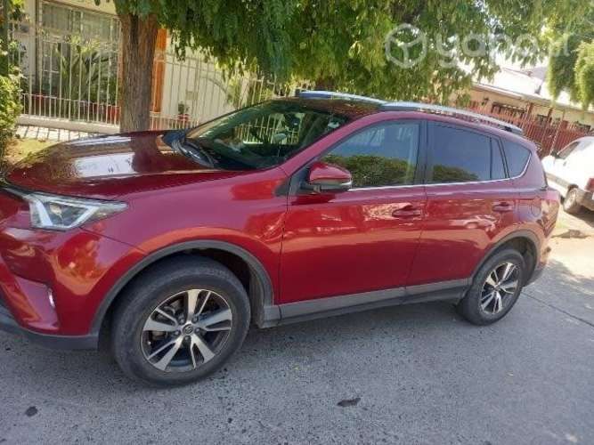 Se vende camioneta RAV4, año 2018
