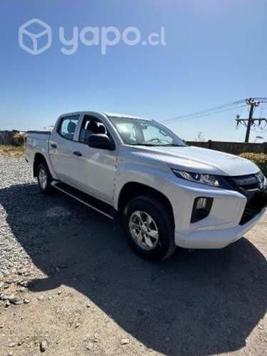 Camioneta Mitsubishi L200 work 2021 cr 2.4