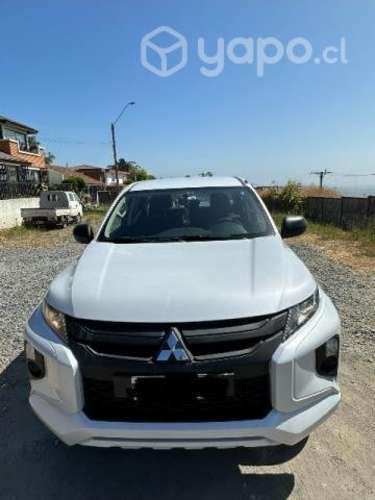 Camioneta Mitsubishi L200 work 2021 cr 2.4
