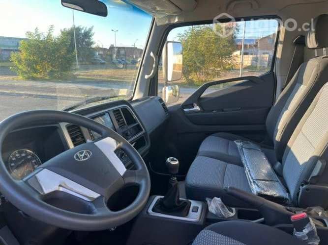 Hyundai mighty ex6. 2022