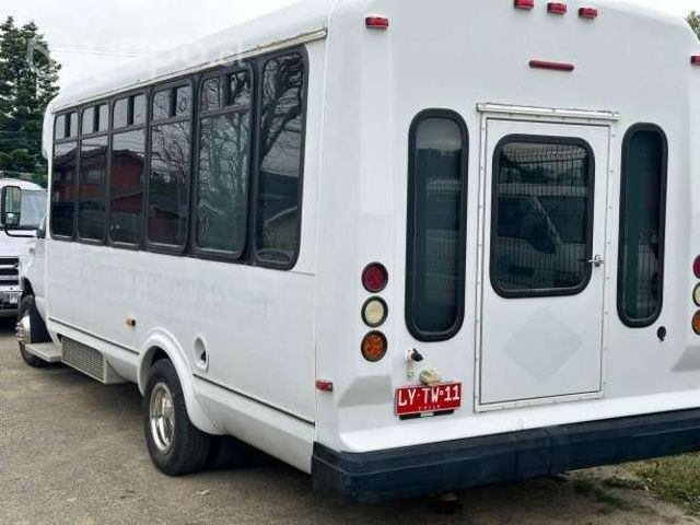 Ford e 450 adaptada como peluquería canina