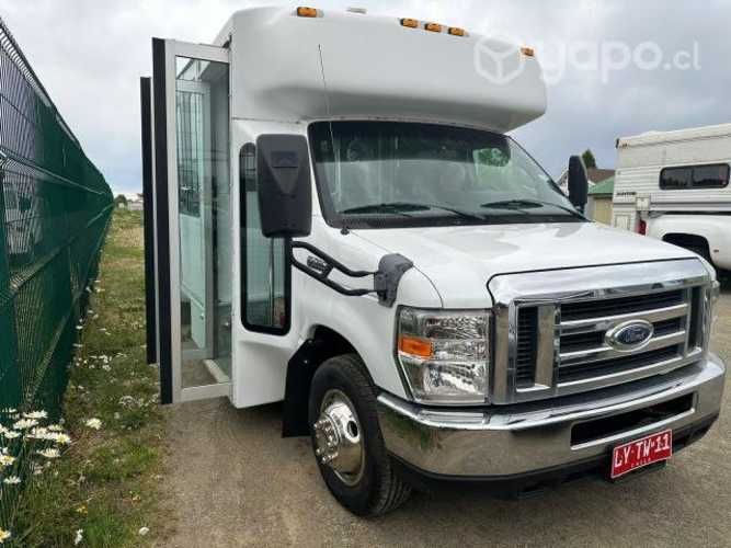 Ford e 450 adaptada como peluquería canina