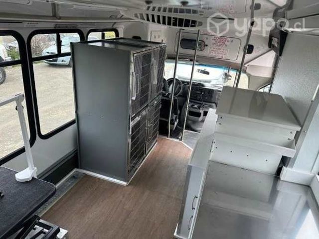 Ford e 450 adaptada como peluquería canina