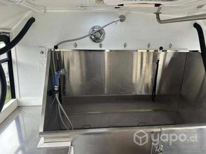 Ford e 450 adaptada como peluquería canina