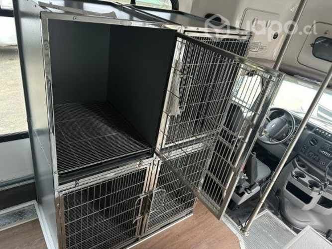 Ford e 450 adaptada como peluquería canina